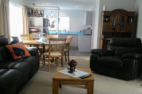 Photo of property in 2/12 Heathglen Place, Bayview, Auckland, 0629