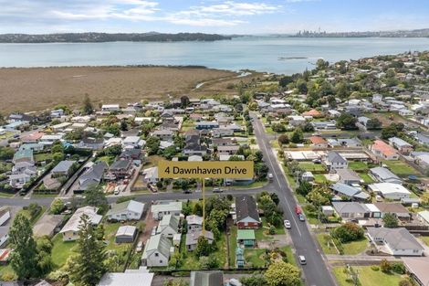 Photo of property in 4 Dawnhaven Drive, Te Atatu Peninsula, Auckland, 0610