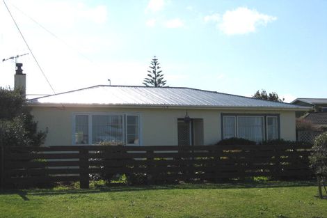 Photo of property in 20 Egmont Street, Castlecliff, Whanganui, 4501