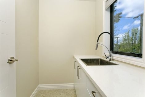 Photo of property in 7a Heathcote Road, Castor Bay, Auckland, 0620