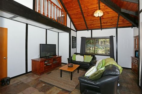 Photo of property in 99 Grassmere Road, Henderson Valley, Auckland, 0612
