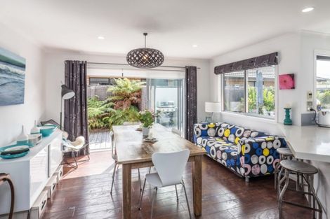 Photo of property in 33 Campion Road, Waikanae Beach, Waikanae, 5036