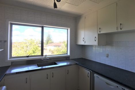 Photo of property in 3/2 Hinekohu Street, New Lynn, Auckland, 0600