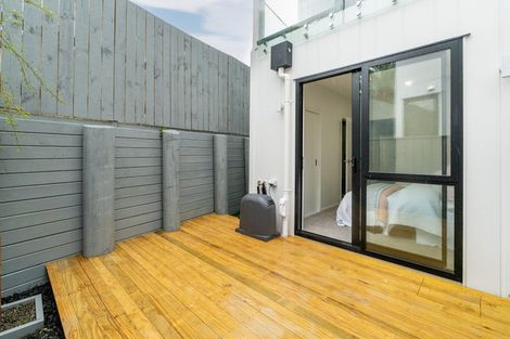 Photo of property in 6/2 Flaunty Place, West Harbour, Auckland, 0618
