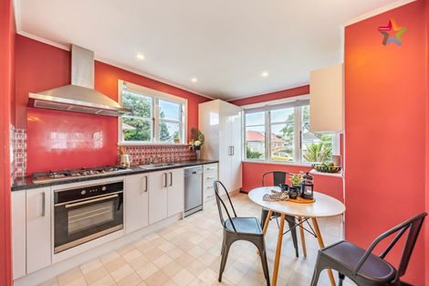 Photo of property in 18 Atiawa Crescent, Waiwhetu, Lower Hutt, 5010