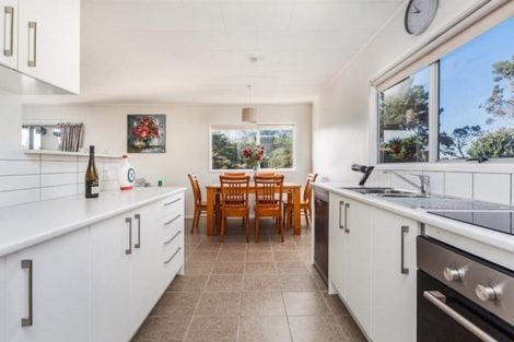 Photo of property in 6 Lorena Place, West Harbour, Auckland, 0618