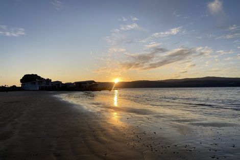 Photo of property in 121 Breaker Bay Road, Breaker Bay, Wellington, 6022