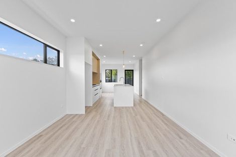 Photo of property in 31 Whiteywood Street, Westgate, Auckland, 0814