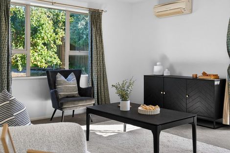 Photo of property in 31 Willowview Drive, Redwood, Christchurch, 8051