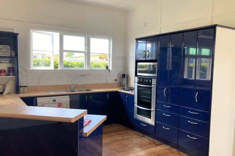 Photo of property in 13 Hutchins Street, Waitara, 4320