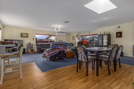 Photo of property in 2 Fuller Close, Levin, 5510