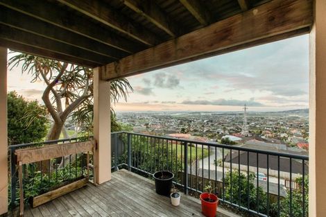 Photo of property in 132 Redoubt Road, Goodwood Heights, Auckland, 2105