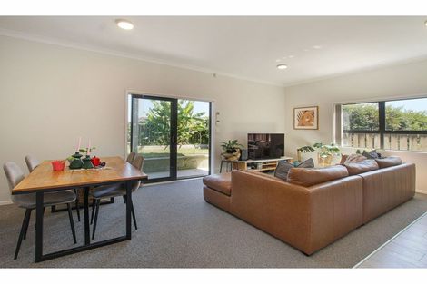 Photo of property in 162 Royal Road, Massey, Auckland, 0614