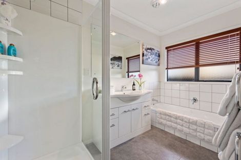 Photo of property in 116 Kirton Drive, Riverstone Terraces, Upper Hutt, 5018