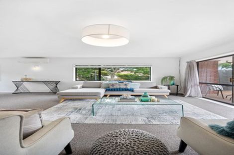 Photo of property in 2/98 Mirrabooka Avenue, Botany Downs, Auckland, 2010