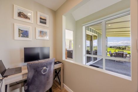 Photo of property in 45 Highlands Drive, Waipawa, 4277