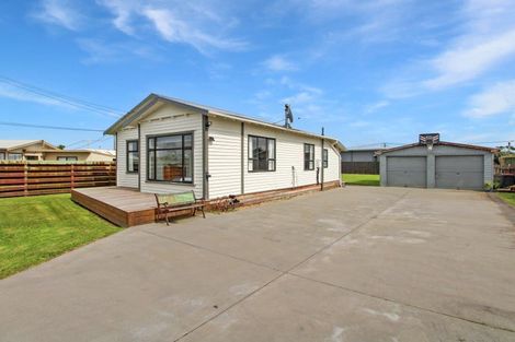 Photo of property in 2 Huia Street, Foxton Beach, Foxton, 4815