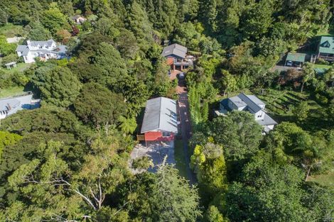 Photo of property in 203 Woodlands Park Road, Titirangi, Auckland, 0604