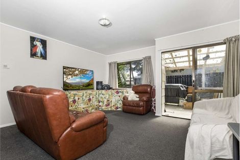 Photo of property in 1/38 Maplesden Drive, Clendon Park, Auckland, 2103