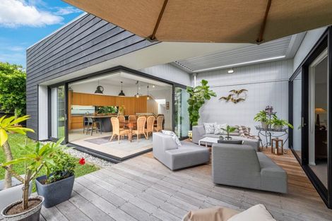 Photo of property in 74b Beach Road, Mellons Bay, Auckland, 2014