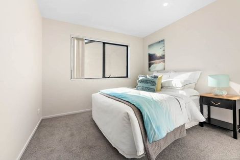 Photo of property in 2/60 Kelman Road, Kelston, Auckland, 0602