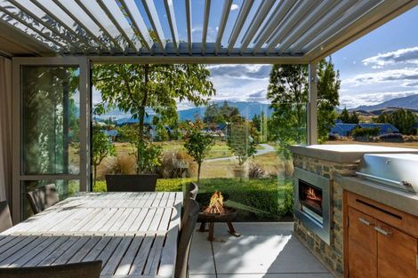 Photo of property in 15 Ayrburn Ridge, Arrowtown, Queenstown, 9371