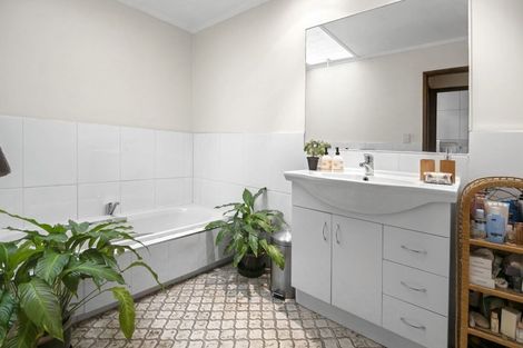 Photo of property in 40 Balmain Road, Chatswood, Auckland, 0626