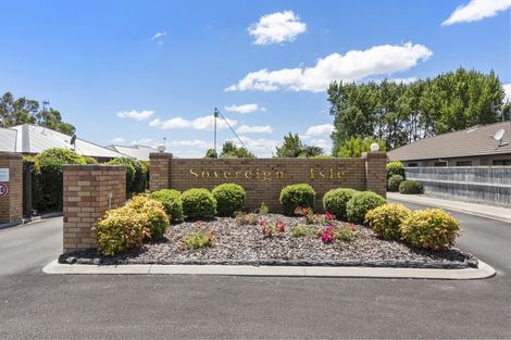 Photo of property in 1 Sovereign Isle Lane, Rototuna, Hamilton, 3210