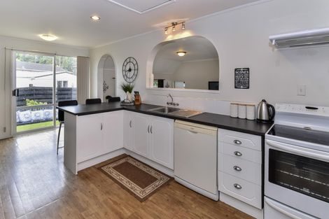 Photo of property in 4 Lipton Grove, Opaheke, Papakura, 2113