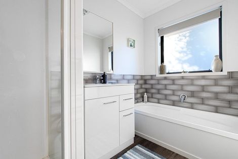 Photo of property in 76 Oteki Park Drive, Welcome Bay, Tauranga, 3112