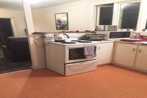 Photo of property in 122 Tawa Road, Kumeu, 0891