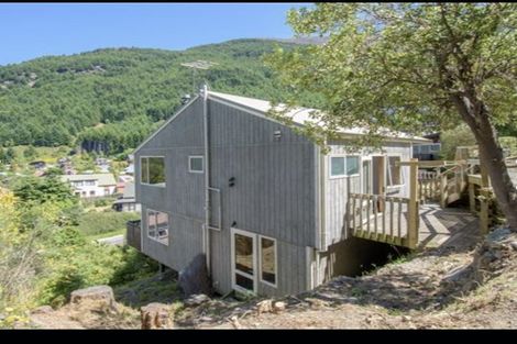 Photo of property in 18b Mackinnon Terrace, Sunshine Bay, Queenstown, 9300