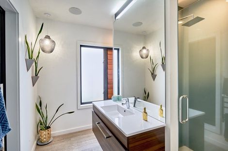 Photo of property in 15 Rua Street, Lyall Bay, Wellington, 6022