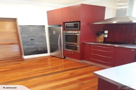 Photo of property in 73 Hungerford Road, Houghton Bay, Wellington, 6023