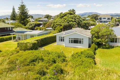 Photo of property in 37 Manly Street, Paraparaumu Beach, Paraparaumu, 5032