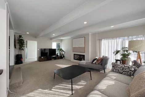 Photo of property in 2a Eastcliffe Road, Castor Bay, Auckland, 0620