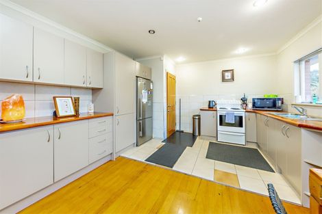 Photo of property in 147 Ennis Avenue, Pakuranga Heights, Auckland, 2010