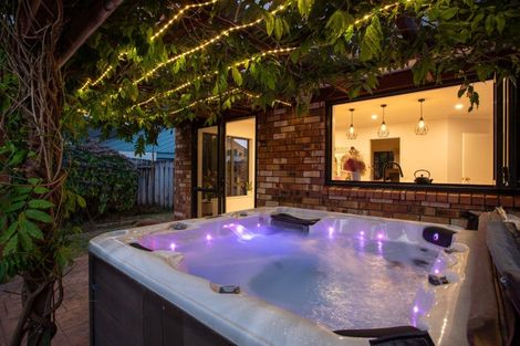 Photo of property in 6 Runanga Grove, Waikanae, 5036