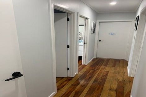 Photo of property in 127 Matipo Road, Te Atatu Peninsula, Auckland, 0610