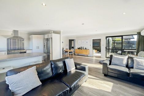 Photo of property in 33 Rosalie Terrace, Kelvin Grove, Palmerston North, 4414