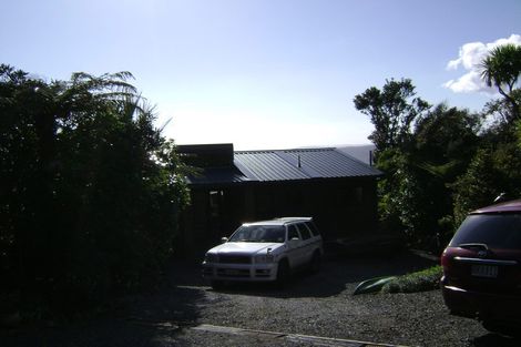 Photo of property in 23 Te Ahuahu Road, Piha, New Lynn, 0772
