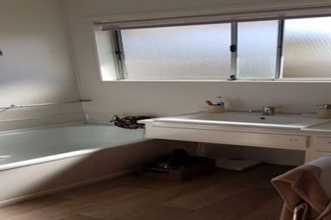 Photo of property in 2/11 Dowling Place, Pakuranga, Auckland, 2010