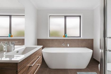 Photo of property in 5 Nottingham Road, Omokoroa, 3114