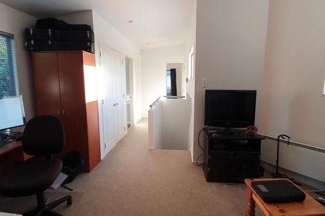 Photo of property in 21 Springwater Vale, Unsworth Heights, Auckland, 0632