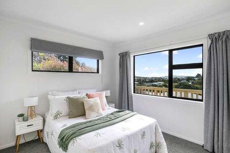 Photo of property in 1a Allen Terrace, Tawa, Wellington, 5028