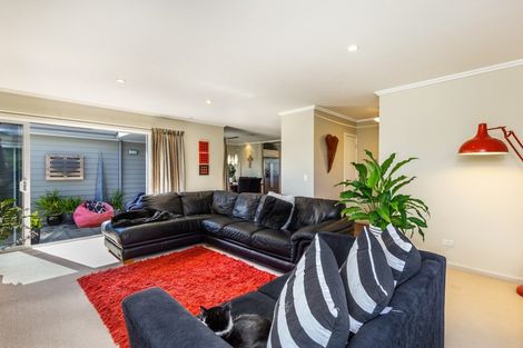 Photo of property in 2 Pukenamu Road, Rainbow Point, Taupo, 3330