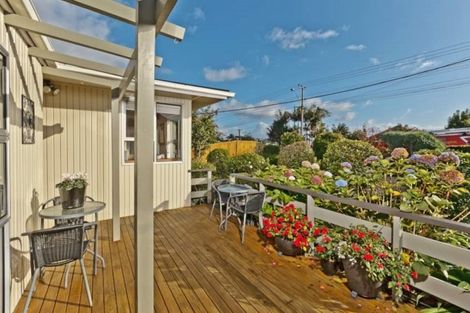 Photo of property in 65 Pupuke Road, Birkenhead, Auckland, 0627