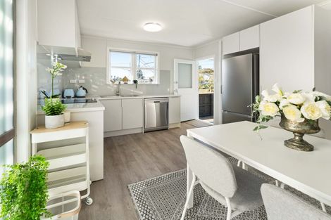Photo of property in 24 Cobham Crescent, Kelston, Auckland, 0602