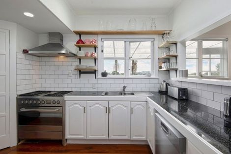 Photo of property in 42 Parau Street, Kaiti, Gisborne, 4010