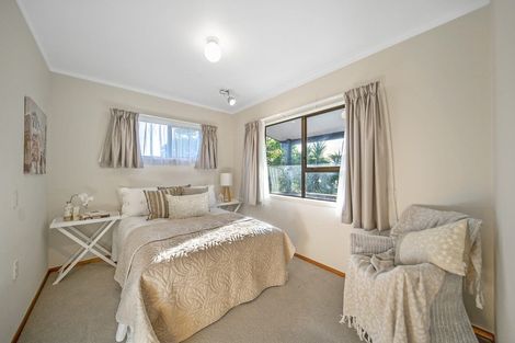 Photo of property in 3 Orinda Close, Botany Downs, Auckland, 2010